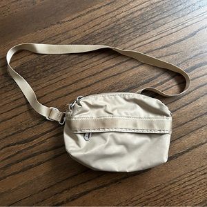 Nike Futura Luxe Fanny Bag